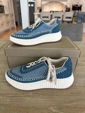 New $150 Dolce Vita Evereve Blue Denim Dolan Sneaker Sz 9.5 Women’s